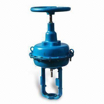 Pneumatic actuator with gear